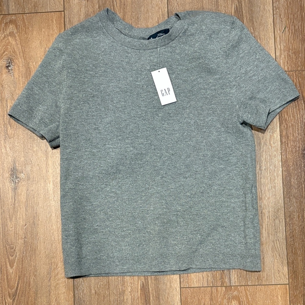 NWT gap women’s gray sweater short sleeve top small